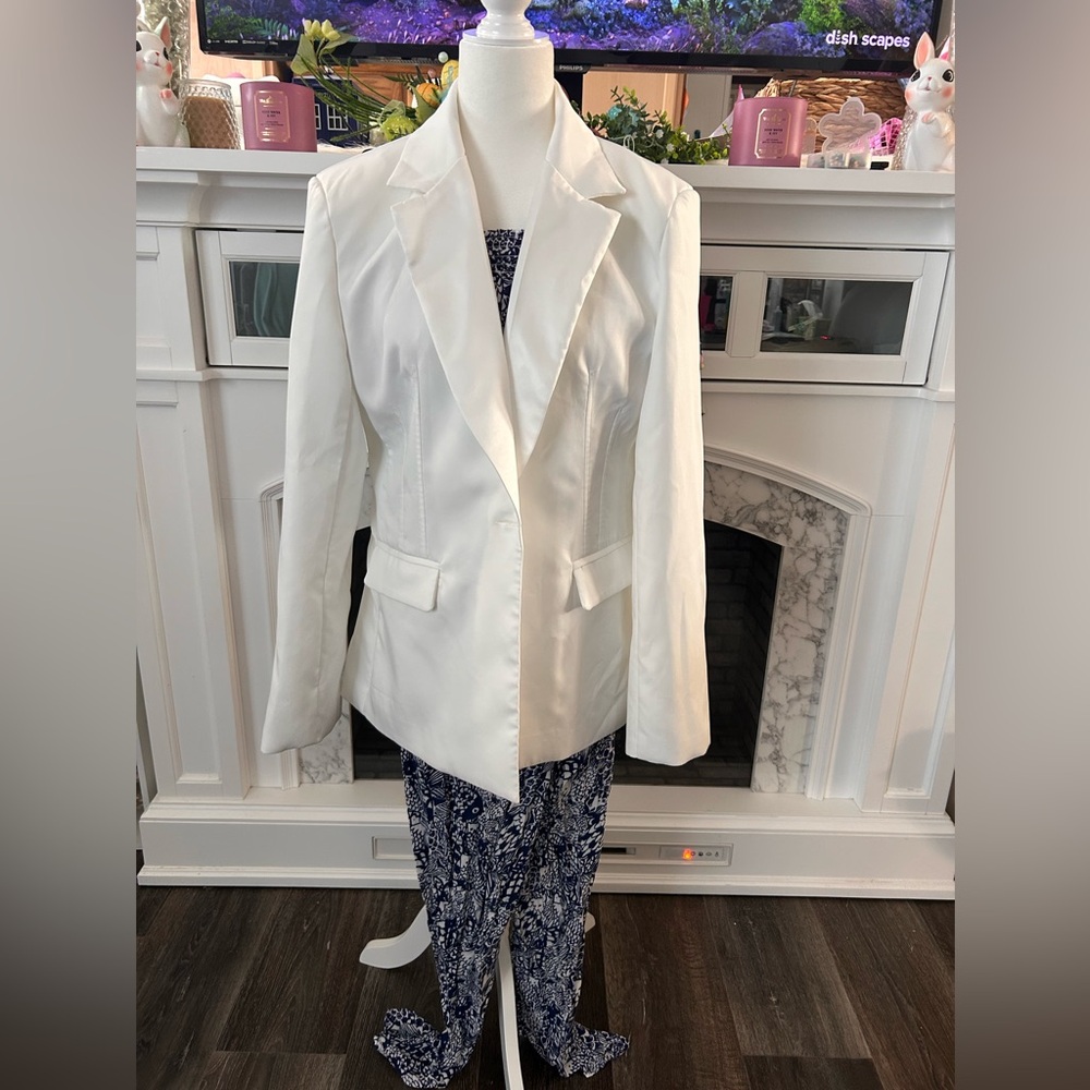 White lined boyfriend blazer